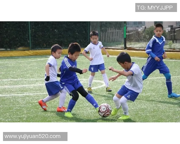 足球明星们齐聚一堂共享荣耀时刻的精彩合照展示